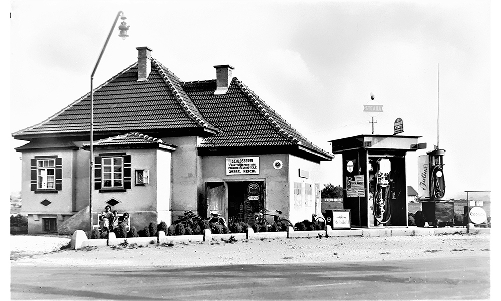 Die Tankstelle REICHL an der Trauner Kreuzung 1937.  Foto Haider
